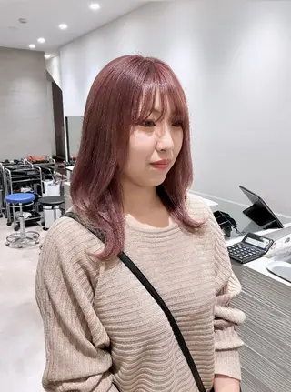 セミロング カラー サキ🤍ハイトーン 🩰くびれ巻きヘアのヘアスタイル