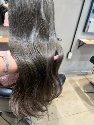 カラー こまつばらみお/レイ ヤー/ダブルカラーのヘアスタイル