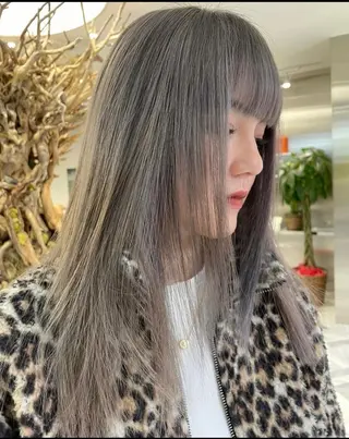 セミロング AHNKISM所属・トレンドレイヤー/ 透明感カラーのヘアスタイル