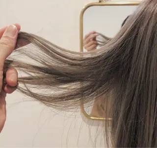カラー ウエチ モモカのヘアスタイル