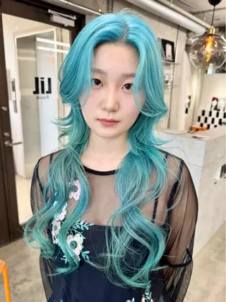 カラー 漆畑 莉奈のヘアスタイル