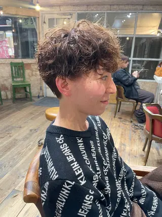 ショート カラー パーマ カライング所属・ズミ/垢抜けレイヤー 🦖透明感カラーのヘアスタイル