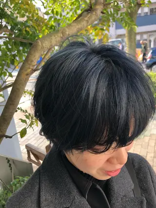 ショート カラー 本山　くせ毛のカット 尾島光季のヘアスタイル