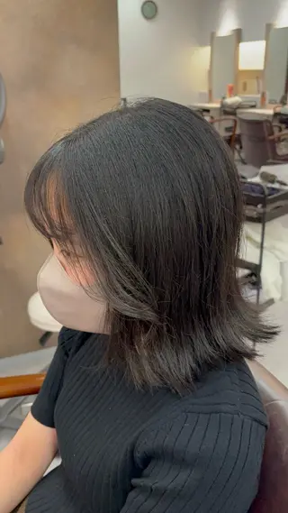 ミディアム 岩本 遥加のヘアスタイル