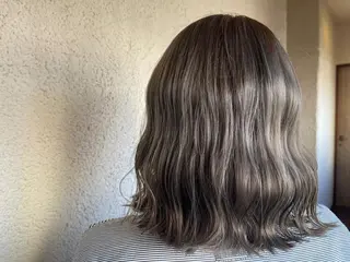 ミディアム カラー 磧本 祐里恵のヘアスタイル