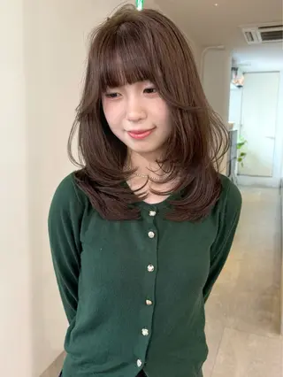 ミディアム カラー mizuki/ピンク ベージュ.レイヤーのヘアスタイル