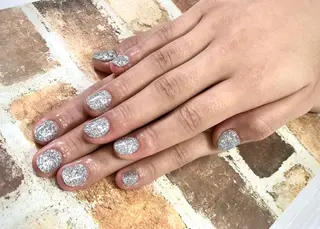 ネイル MAXKELLY 大阪・梅田店所属・徳田 亜衣佳のネイルデザイン