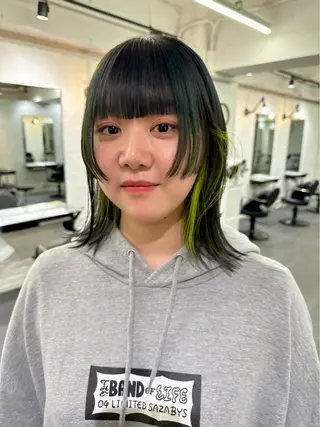 ショート カラー 梅田ハイトーン チダ ヒナノのヘアスタイル