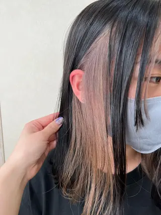 セミロング インナーカラー👾 Chibiのヘアスタイル