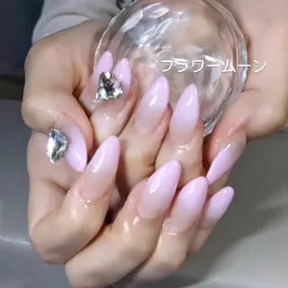 ネイル フラワー ムーンのネイルデザイン