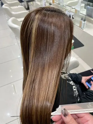 カラー 石川 英美花のヘアスタイル