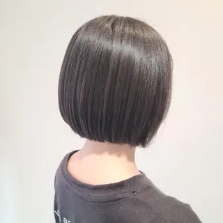 ミディアム 赤松 摩美のヘアスタイル