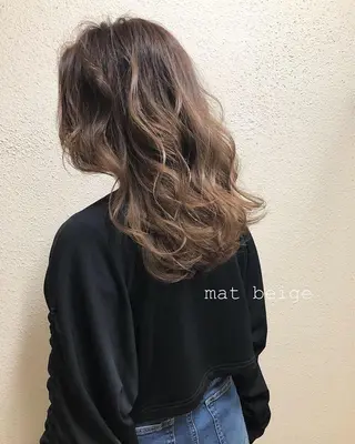 ミディアム カラー ツキノキ ミナのヘアスタイル