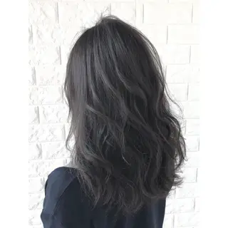 セミロング カラー KIZU 髪質改善 怪談を語る美容師のヘアスタイル