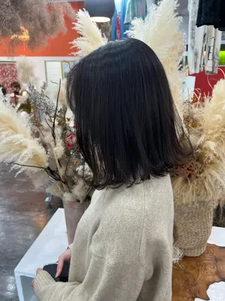 ミディアム カラー LOMARLIE JURIAのヘアスタイル