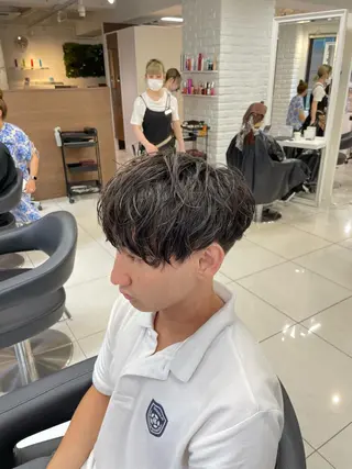 ショート パーマ メンズ フェザーパーマ職人 🪶ryosukeのヘアスタイル