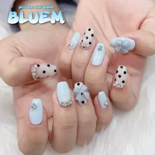 ネイル BLUEM なな🐶のネイルデザイン