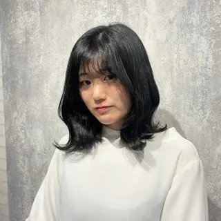 ミディアム カラー りほ/顔周りカット/ レイヤーカットのヘアスタイル