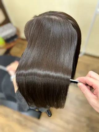 セミロング みやたゆうき 髪質改善講師のヘアスタイル