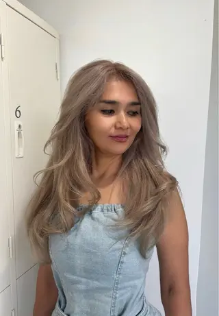 ロング karin💋海外 レイヤーカットのヘアスタイル