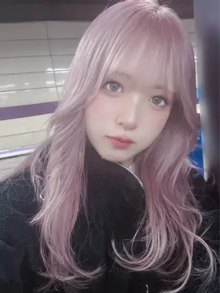 セミロング カラー ホワイト&レイヤーカ ットエクステ長畠俊輔のヘアスタイル