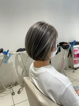 ショート カラー MODEks eau 佐藤優志のヘアスタイル