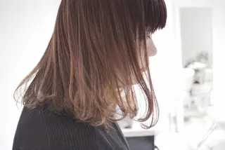 カラー ミディアム 樋口 千尋のヘアスタイル