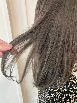 ミディアム カラー miyu✂︎Lien 上品なブリーチカラーのヘアスタイル