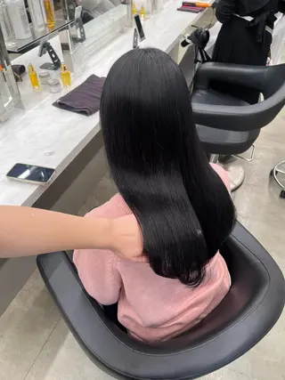 セミロング 寒色＆ブリーチ特化 寒色MiOのヘアスタイル