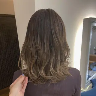 ミディアム 峯 志帆のヘアスタイル