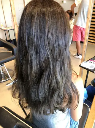 カラー 早川 真幸のヘアスタイル