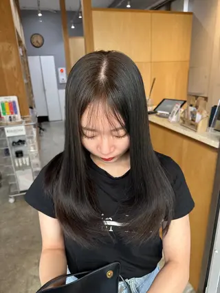 ミディアム miloc MOMOKAのヘアスタイル