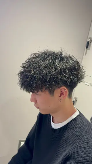 ショート パーマ ヘアアレンジ メンズ 艶カラー の達人のヘアスタイル