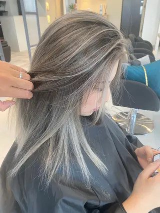 ミディアム カラー ヘアアレンジ ネイル マツエク・マツパ アイブロウ 井上 一平のヘアスタイル