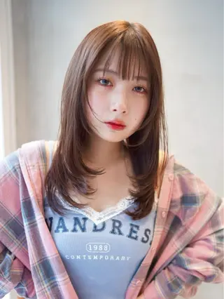 ミディアム センターパート /ニュアンスパーマのヘアスタイル