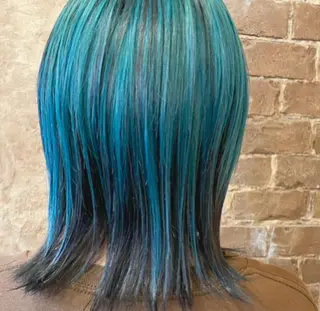 ミディアム カラー ブリーチ、パーマ 西部笑のヘアスタイル