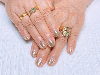 ネイル THECOLORS所属・近貞 莉奈のネイルデザイン