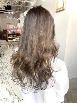 ミディアム 👑圧倒的カラー👑 佐々木祐希のヘアスタイル