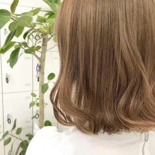 ミディアム カラー レイヤーカット 透明感カラーのヘアスタイル