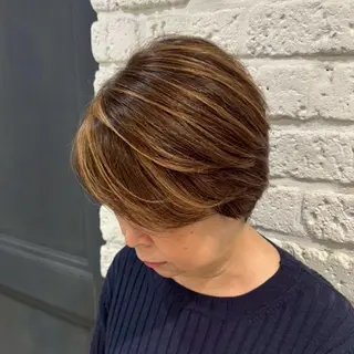 ショート カラー 秋山 達乃進のヘアスタイル