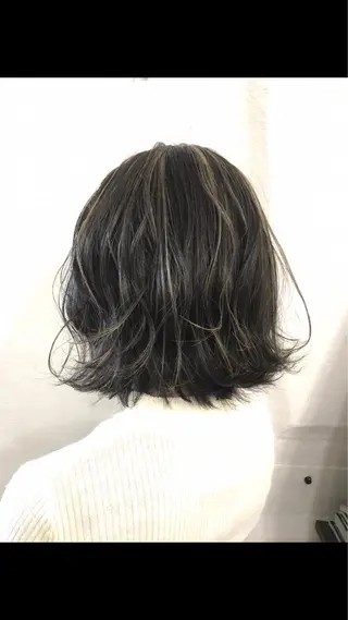 ショート カラー ヘアアレンジ FOLK所属・白髪ぼかしハイライト バレイヤージュヤマトのヘアスタイル