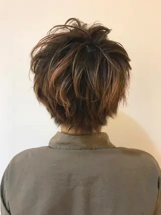 ショート カラー 湯浅 了一のヘアスタイル