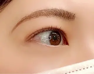 パーマ _i（hair & eye）所属・アイリスト SHIORIのマツエク・マツパデザイン