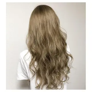 ロング biscohair 髪にドラマを。のヘアスタイル
