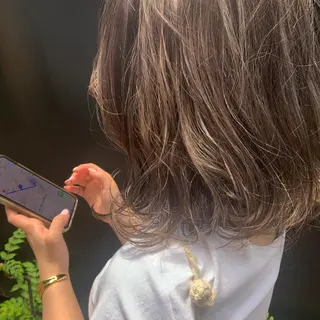 ミディアム sea's所属・ヒラカホ/矢場町/ ブリーチ/似合わせのヘアスタイル