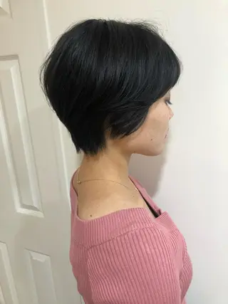 ショート MIOベージュカラー 柔らかいカラーのヘアスタイル