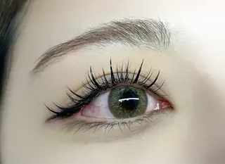 マツエク・マツパ FLY NAIL&Eyelash Salon 梅田店所属・YUKI FUKUMARUのマツエク・マツパデザイン