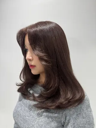 ミディアム カラー 韓国レイヤーカット/ くすみカラー/モモのヘアスタイル