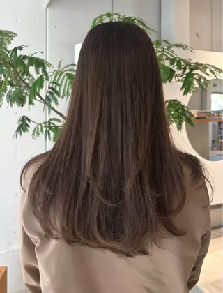 カラー 岡あかね ブリーチ なし透明感ベージュのヘアスタイル