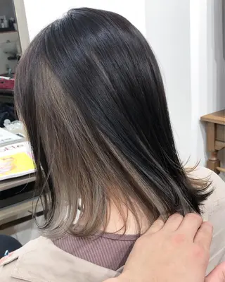 ミディアム カラー タカハシ ユウキのヘアスタイル